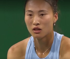 WTA迈阿密赛：郑钦文强势归来连保带破，一场普遍对决享受优待