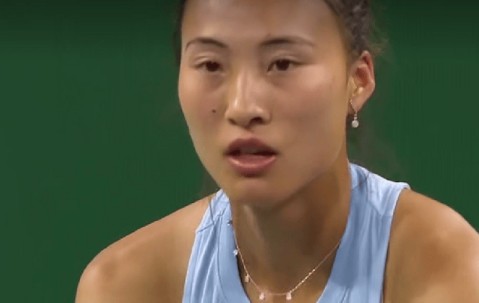 WTA迈阿密赛：郑钦文强势归来连保带破，一场普遍对决享受优待